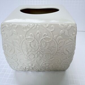 Kassatex Ornate White Tissue Holder Ceramic Bathroom Accessories Parisian Chic